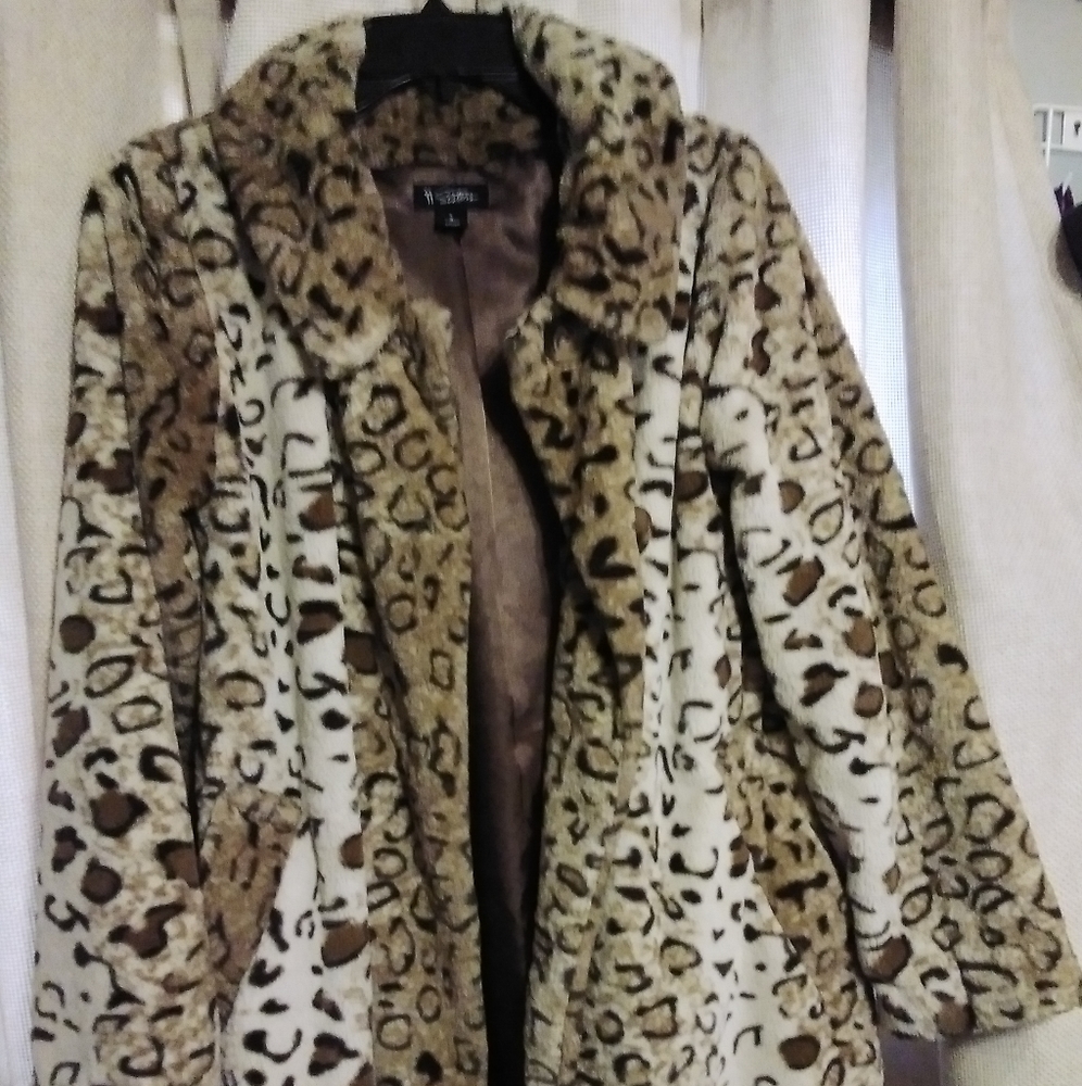 Sisters Sz Sm Faux Fur Leopard Coat SOFT!